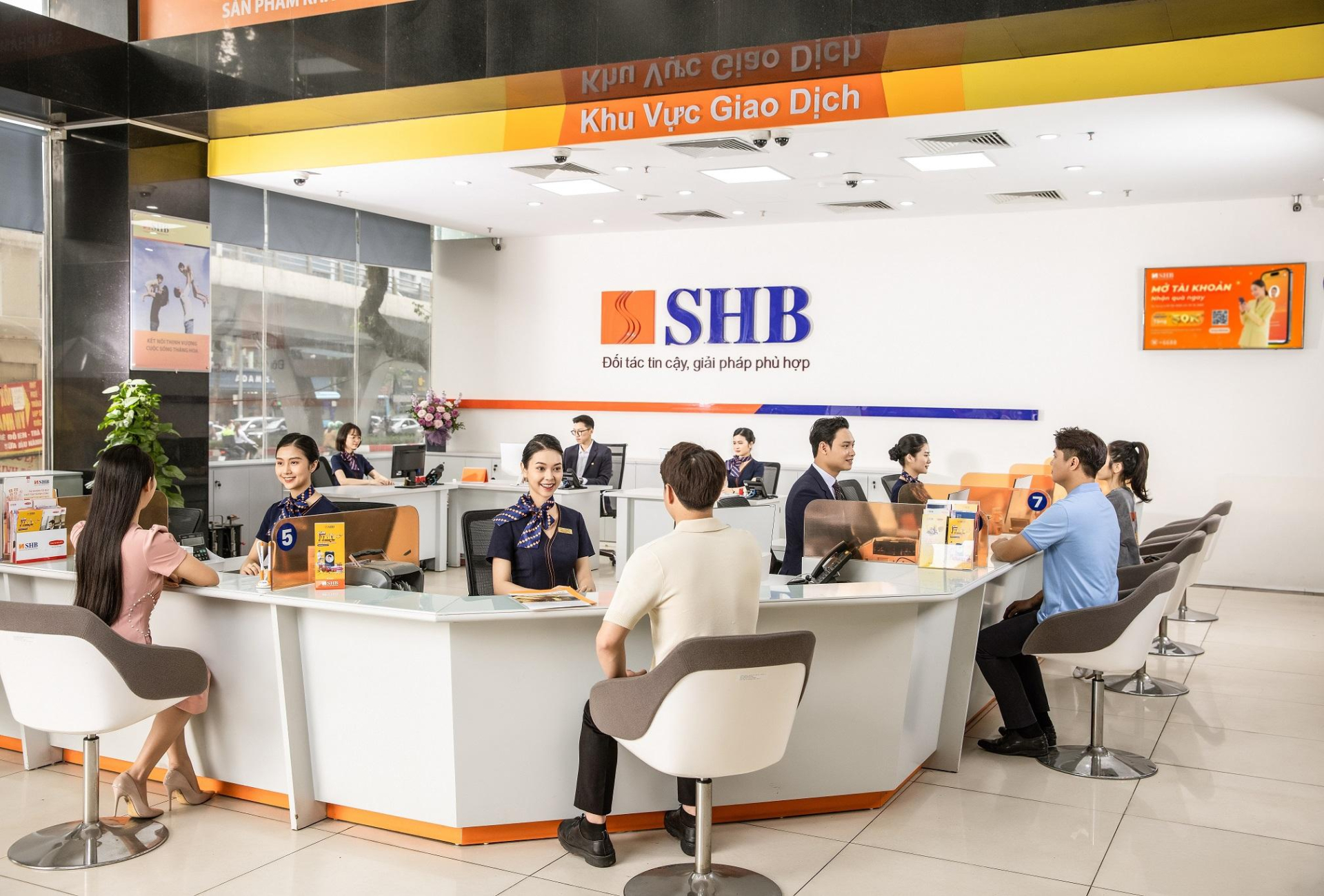 SHB lãi trước thuế 9 tháng đạt 9.048 tỷ đồng, chủ động song hành trong hoạt động an sinh xã hội - ảnh 1