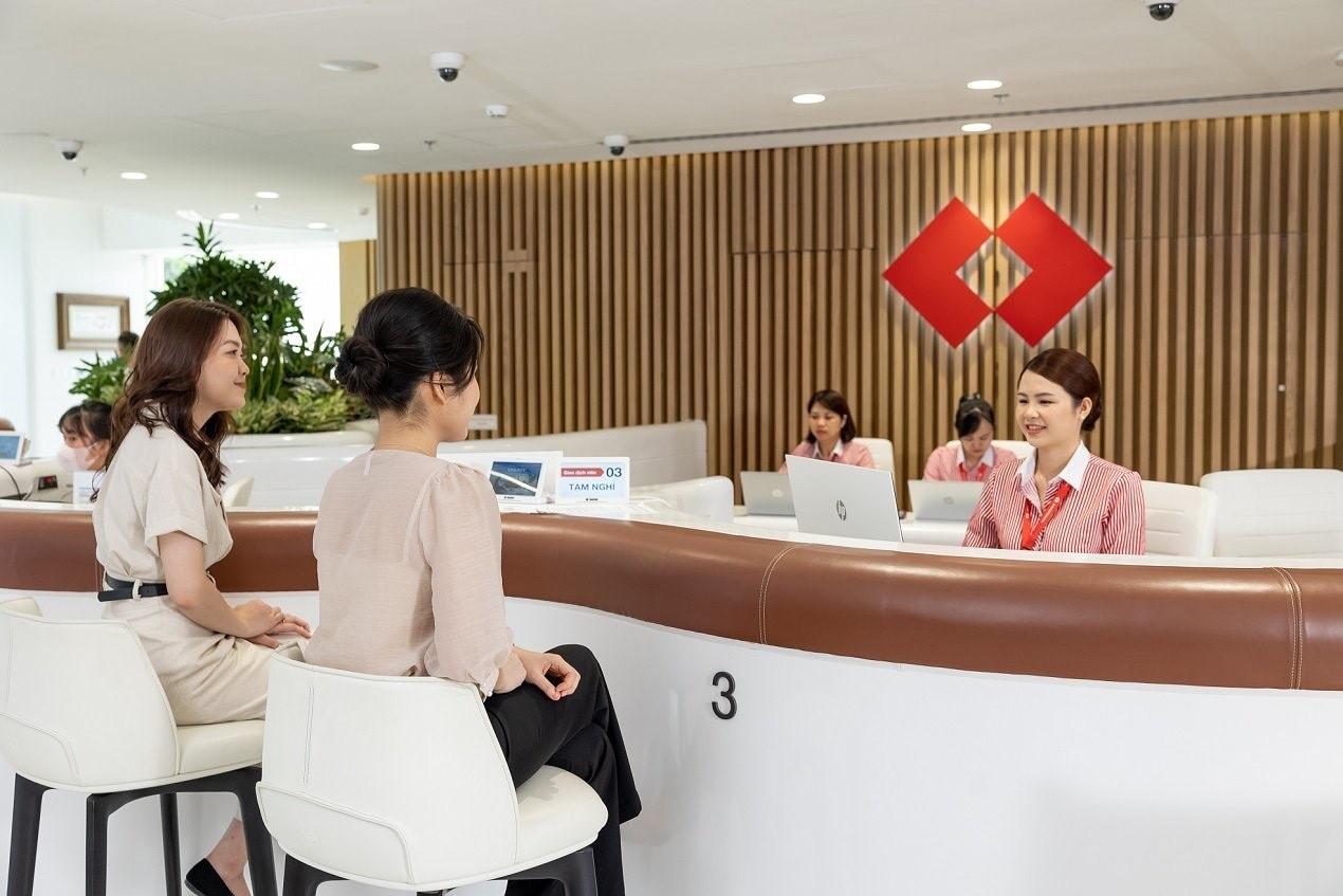 Techcombank hỗ trợ khách hàng gấp rút hoàn thiện cập nhật giấy tờ tùy thân và đăng ký sinh trắc học trước giờ “G” - ảnh 2