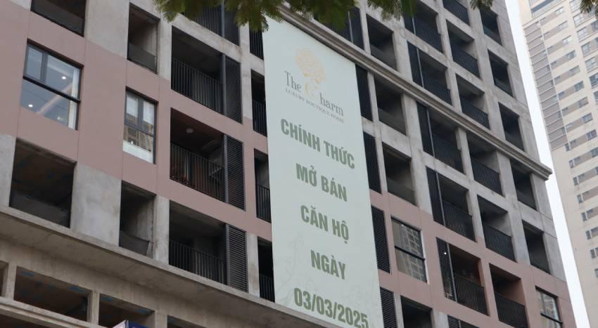 Sau khi hoàn thành cất nóc, dự án chính thức được chủ đầu tư mở bán từ đầu tháng 3 năm nay với 2 loại hình căn hộ, gồm: 2 ngủ từ 55- 77m2 và 3 ngủ từ 92-96m2. Sau khi hoàn thành cất nóc, dự án chính thức được chủ đầu tư mở bán từ đầu tháng 3 năm nay với 2 loại hình căn hộ, gồm: 2 ngủ từ 55- 77m2 và 3 ngủ từ 92-96m2.