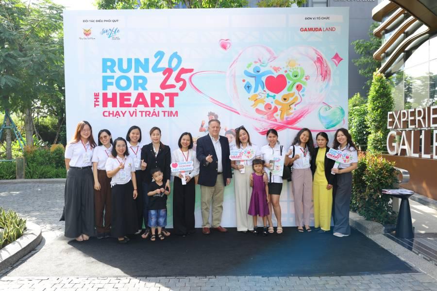 gamuda-land--vcf-group-photo-cung-cac-be-va-nguoi-than-1jpg-68b126f58dc6d.jpg