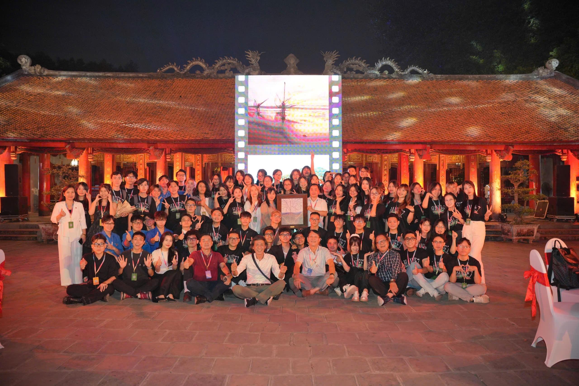 “Vỏ Tương Lai - Cover of Future” được chọn làm quà tặng HANIFF - ảnh 8