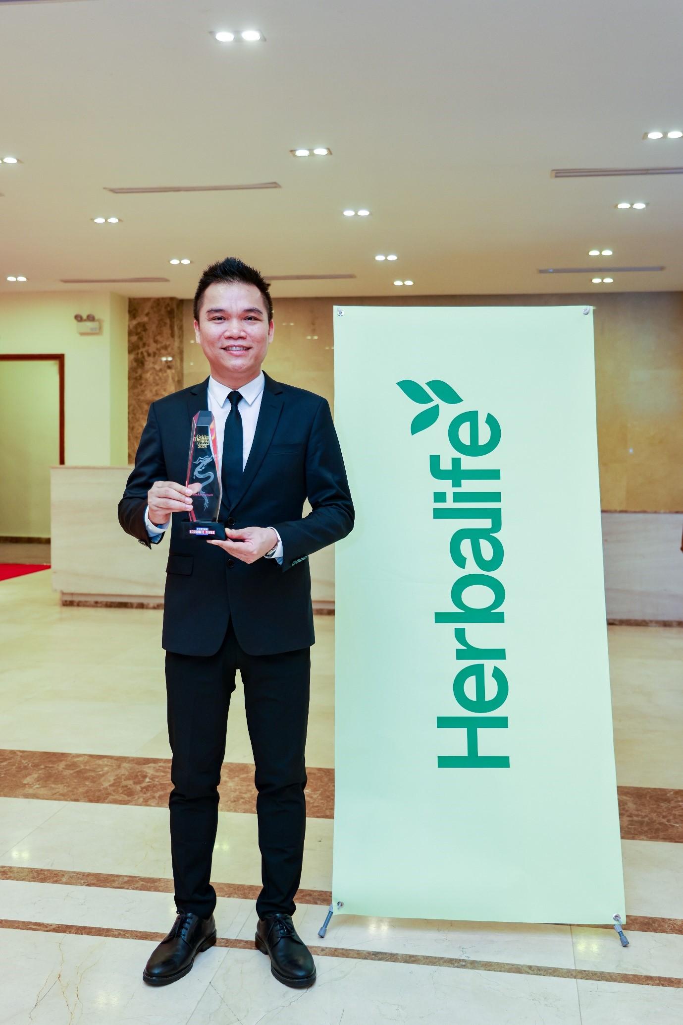 Ông Nguyễn Thành Đạt - Giám đốc Truyền Thông Herbalife Việt Nam và Campuchia tại sự kiện Giải Thưởng Rồng Vàng 2025. Ông Nguyễn Thành Đạt - Giám đốc Truyền Thông Herbalife Việt Nam và Campuchia tại sự kiện Giải Thưởng Rồng Vàng 2025.