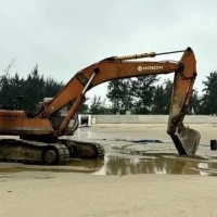 Nghệ An: Bắt quả tang một nhà thầu hút cát trái phép tại biển Cửa Lò