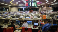 Chuyên gia tài chính Hồng Kông rơi vào khó khăn vì “cạn kiệt” các thương vụ IPO