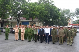 (Phú Thọ) Xã Hoàng An ra quân giải tỏa, xử lý vi phạm hành lang an toàn giao thông năm 2025