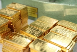 Giá vàng chiều 27/11: Thị trường trong nước đứng im, vàng thế giới chạm đỉnh 2 tuần