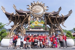 Hàng chục ngàn du khách ghé thăm Sun World Ba Na Hills trong hai ngày đầu nghỉ lễ 30/4