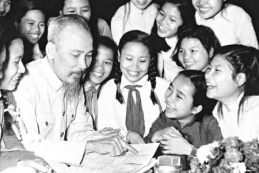 Chào mừng kỷ niệm 135 năm ngày sinh Chủ tịch Hồ Chí Minh: “Yêu Bác, lòng ta trong sáng hơn/ Xin nguyện cùng Người vươn tới mãi”