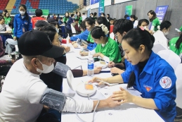 Hơn 1.000 người dân Hải Phòng được khám và sàng lọc bệnh ung thư đường tiêu hóa miễn phí