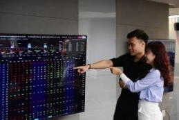 Sôi động cuộc đua công nghệ của các công ty chứng khoán