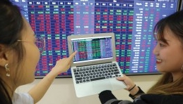VN-Index lập đỉnh mới, nhà đầu tư nên hành động ra sao?