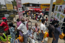 Sri Lanka tuyên bố vỡ nợ