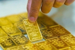 Giá vàng trong nước đứng yên, bỏ xa thế giới hơn 20 triệu đồng/lượng