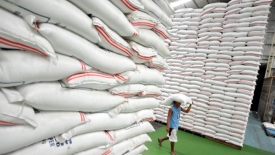 Việt Nam vượt qua Thái Lan về xuất khẩu gạo
