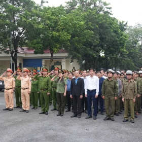 (Phú Thọ) Xã Hoàng An ra quân giải tỏa, xử lý vi phạm hành lang an toàn giao thông năm 2025