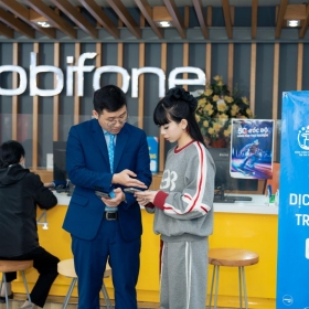 Người dân trải nghiệm tiện ích kép: Miễn phí data truy cập Cổng Dịch vụ công Hà Nội và ứng dụng iHanoi