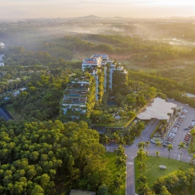 Đầu tư xanh trong ngành khách sạn và bất động sản Việt Nam: Từ tư duy chiến lược đến giá trị dài hạn