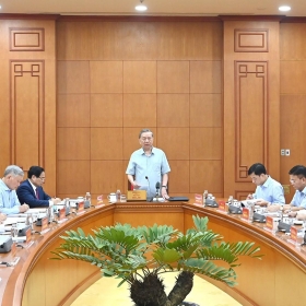 [Ảnh] Tổng Bí thư Tô Lâm làm việc với Ban Thường vụ Đảng ủy Chính phủ về Luật Đất đai (sửa đổi) và các luật liên quan