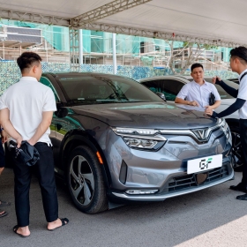 VF 8 “lướt chuẩn GF”: Mua xe cũ, nhận đặc quyền như xe mới