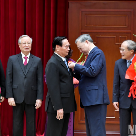 [Ảnh] Lễ trao Huân chương Sao vàng, Huân chương Hồ Chí Minh và Huy hiệu Đảng tặng các đồng chí nguyên lãnh đạo Đảng, Nhà nước