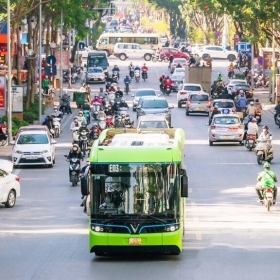 Hà Nội lên kế hoạch sử dụng 100% xe buýt chạy năng lượng xanh