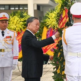 [Ảnh] Lãnh đạo Đảng, Nhà nước và Mặt trận Tổ quốc viếng Tổng Bí thư Nguyễn Phú Trọng