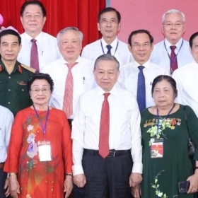 Tổng Bí thư Tô Lâm gặp mặt cán bộ lão thành cách mạng, người có công, gia đình chính sách tiêu biểu