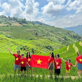 Chào mừng kỷ niệm 50 năm ngày giải phóng miền Nam thống nhất đất nước (30/04/1975-30/04/2025): Tự hào đi lên ôi Việt Nam
