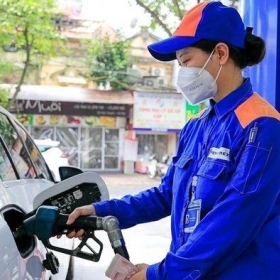 Giá xăng dầu tăng mạnh trở lại, phản ánh sức nóng từ thị trường thế giới