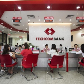 Techcombank cán mốc vốn hóa 9 tỷ USD, vượt qua loạt ông lớn để trở thành ngân hàng tư nhân số 1 thị trường