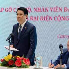 Chủ tịch nước Lương Cường gặp gỡ cán bộ, nhân viên Đại sứ quán và cộng đồng người Việt Nam tại Ai Cập