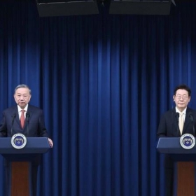 Tổng Bí thư Tô Lâm gặp gỡ báo chí tại Hàn Quốc