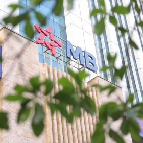 MB vươn lên vị trí thứ hai toàn hệ thống về vốn điều lệ, loạt ngân hàng lớn rục rịch tăng vốn