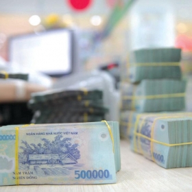 Tiền gửi người dân vào hệ thống ngân hàng vượt 7,7 triệu tỷ đồng, xác lập mức cao nhất trong 5 năm