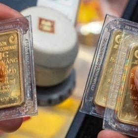 Giá vàng hôm nay 10/12: SJC giữ mốc 154,7 triệu đồng/lượng