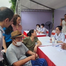 Ra quân khám bệnh miễn phí cho hơn 2.000 người dân tại Hà Nội