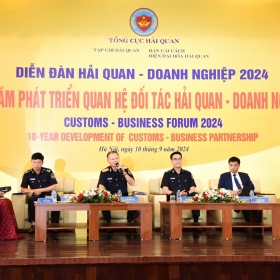 Đơn giản thủ tục, tạo thuận lợi, từng bước nâng cao năng lực Hải quan