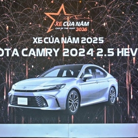 Toyota Camry 2.5 HEV TOP giành giải thưởng Xe của năm 2025