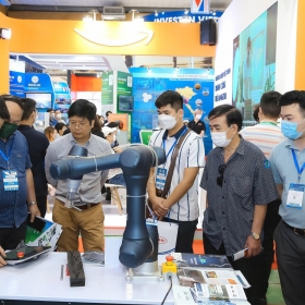 Chuyển đổi xanh - Hướng đi bền vững của ngành điện tử, máy móc và công nghiệp hỗ trợ