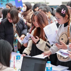 Nhiều cơ hội việc làm cho sinh viên tại Ngày hội việc làm Phenikaa Career Fair 2025