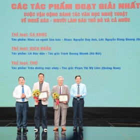 Trao giải Cuộc vận động sáng tác 'Nghề báo - Người làm báo Thủ đô và cả nước 2025'