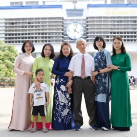 Trao tặng Bộ sưu tập di ảnh chân dung 'Đại đoàn kết' và 'Vinh quang Nhà giáo Việt Nam'