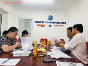 Hội đồng giám khảo tiến hành chấm giải Cuộc thi: 'Xây dựng và phát triển đa dạng hóa sinh học trong môi trường công nghiệp'