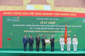 Đại học Quốc gia Hà Nội đón nhận Huân chương Lao động hạng Nhất