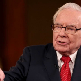 Warren Buffett liên tiếp bị S&P 500 đánh bại, tín hiệu gì cho thị trường chứng khoán?