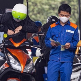 Giá xăng hạ về mức 20.500 đồng/lít từ 15h chiều nay (21/11)