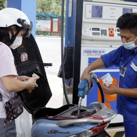 Giá xăng RON95 tăng 2 lần liên tiếp, dầu giảm nhẹ