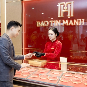 Giá vàng hôm nay 8/12: Vàng miếng, vàng nhẫn neo ở mức cao