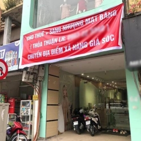 Kinh doanh “ế ẩm”, nhiều cửa hàng ở vị trí 'vàng' của Hà Nội treo biển cho thuê