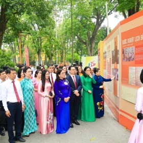Triển lãm “Chủ tịch Hồ Chí Minh - Tinh hoa dân tộc, Tầm vóc thời đại”